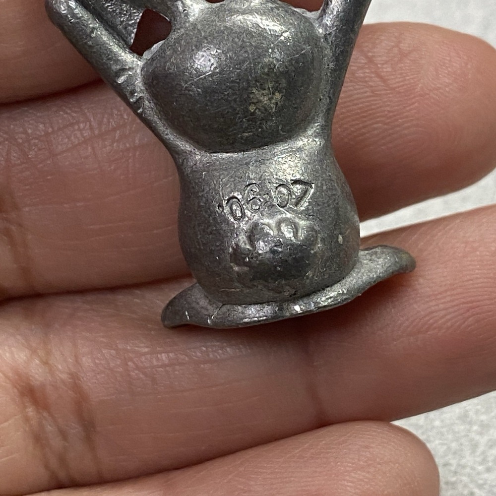Rare Vintage Pewter Girl Scout Cookies Award Rabbit W Banner Figure Y2K Symbol - Picture 3 of 6